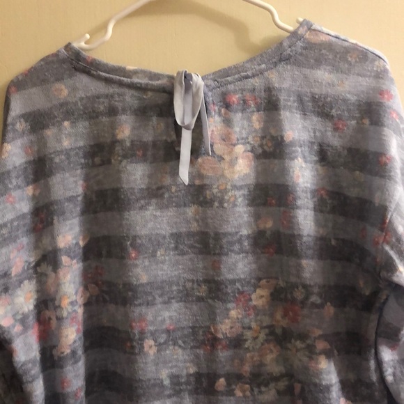 LC LAUREN CONRAD top - Picture 3 of 5